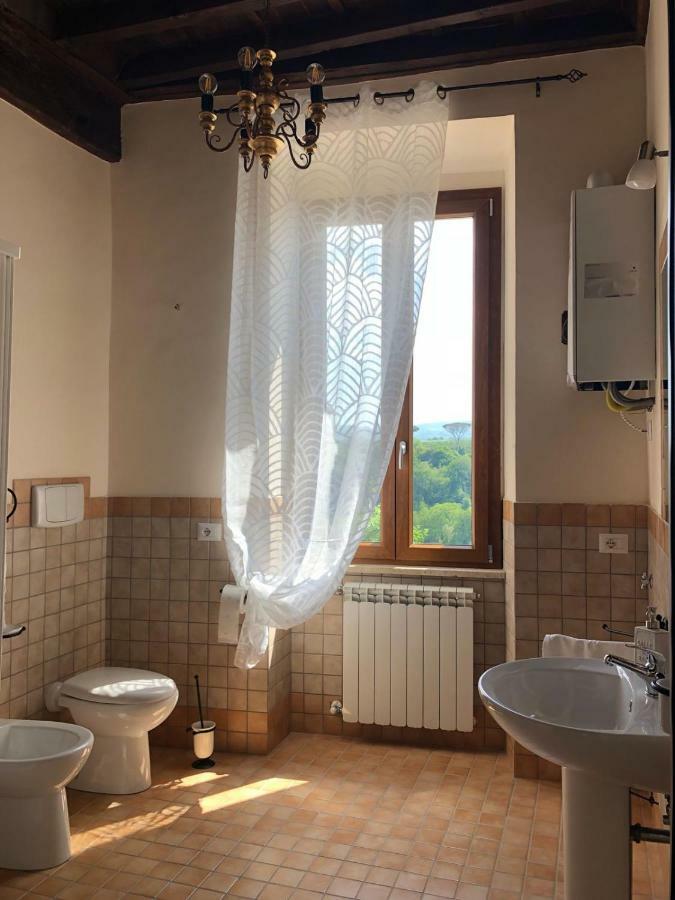 Casa Vacanze La Torretta Sutri Exterior foto